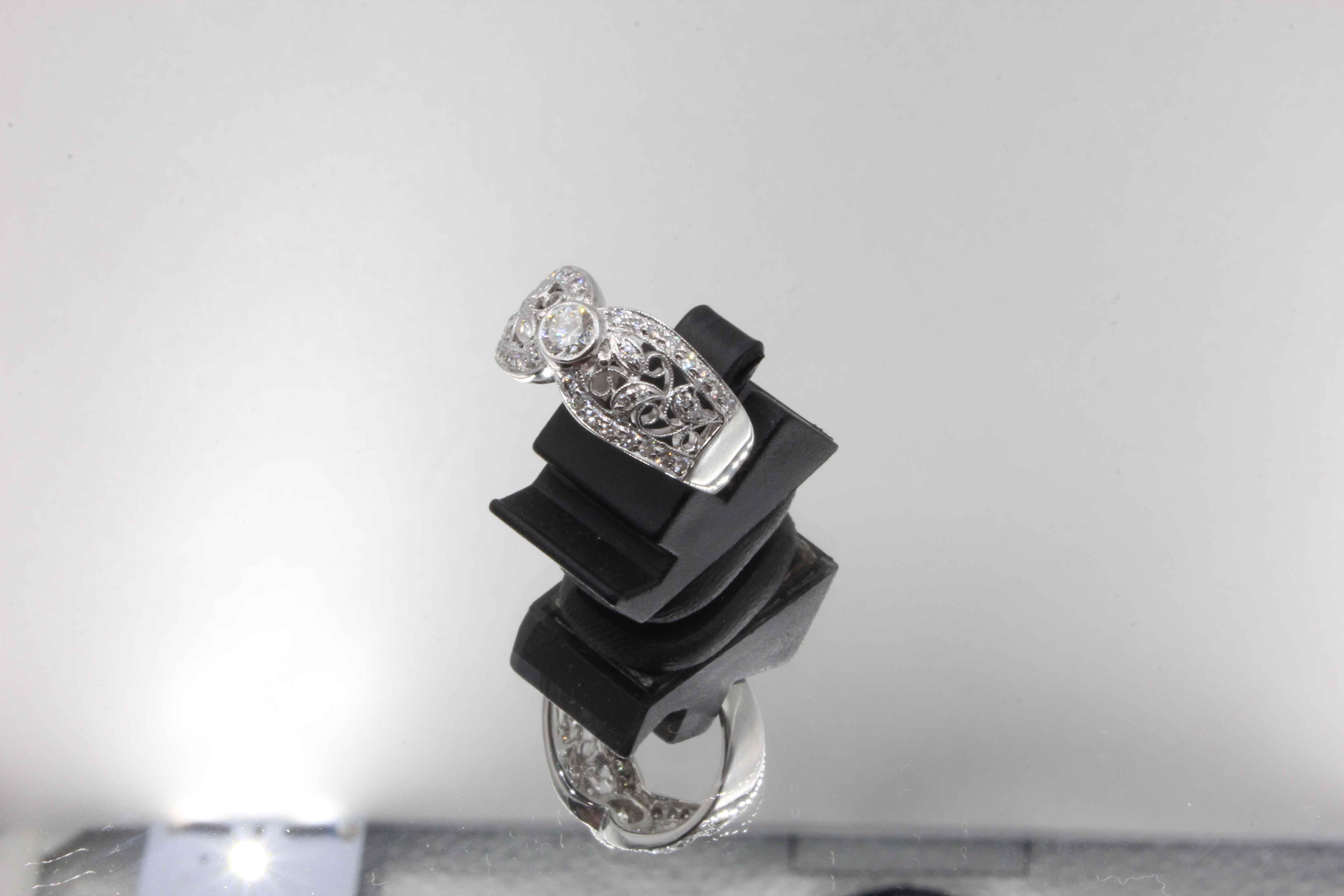 0.37ct 造型優雅淑女鑽戒